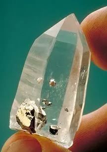 晶彩矿谱 不仅长得像黄金,还可以治跌打损伤 黄铁矿 Pyrite